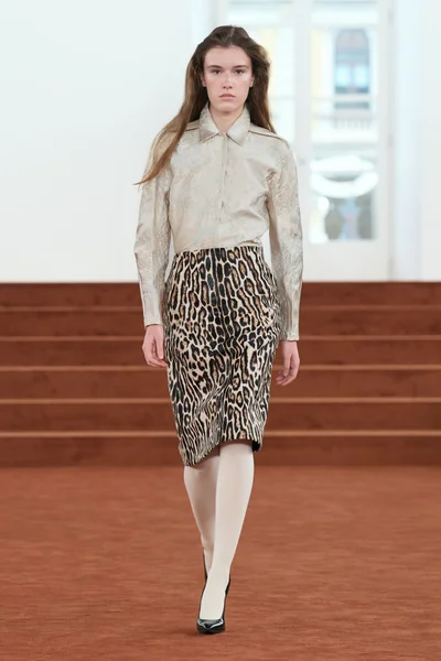 Look 32